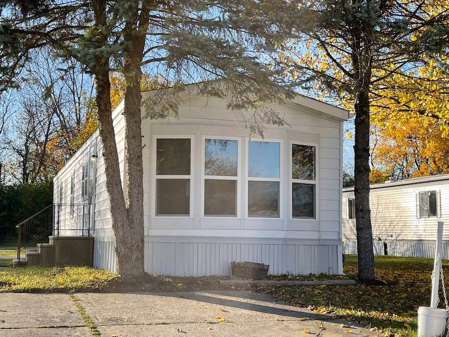 237 Blackthorn Rd, Matteson, IL 60443 - photo 1