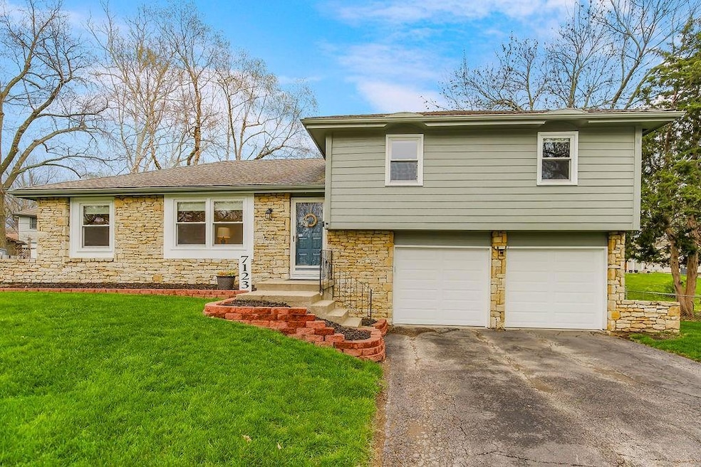 7123 Garnett St, Shawnee, KS 66203 - photo 1