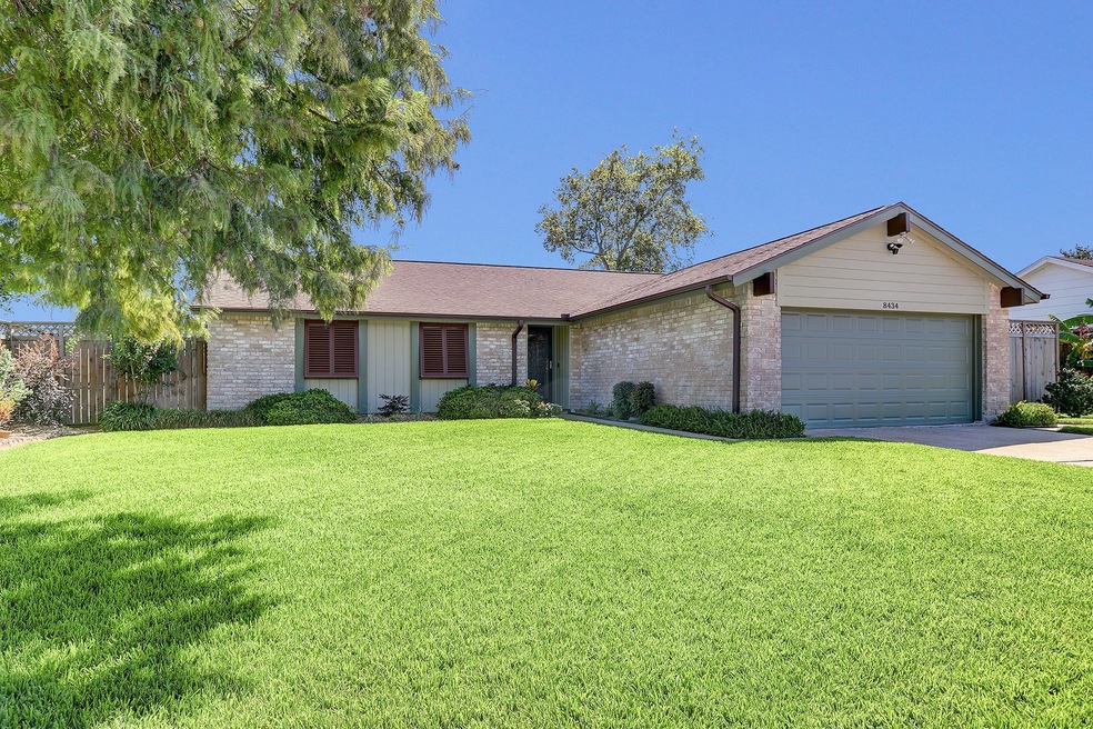 8434 Coastway Ln, Houston, TX 77075 - photo 1