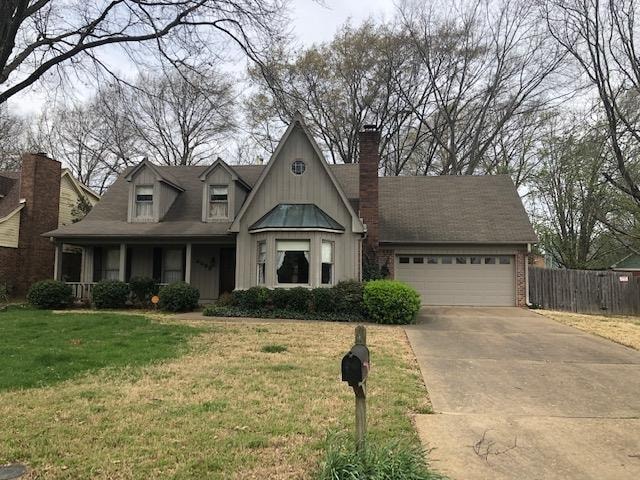 Longtime owner well maintained, cove lot.