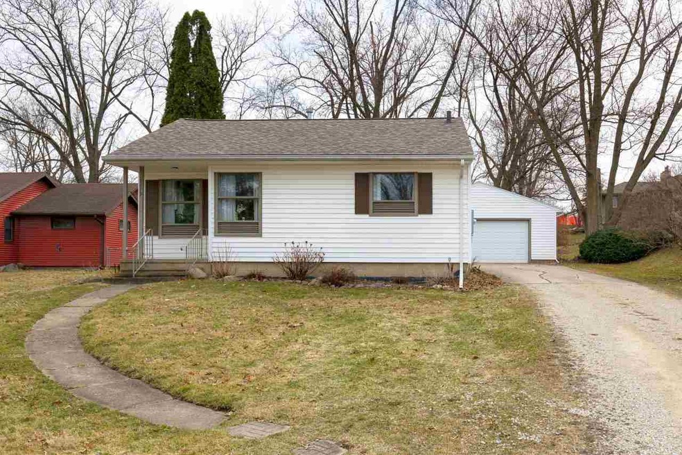 1113 Grand Blvd, Cedar Falls, IA 50613 - photo 1