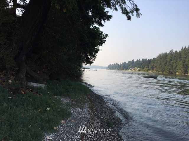 Enjoy this nice clean beach that continues for approximately 94 feet