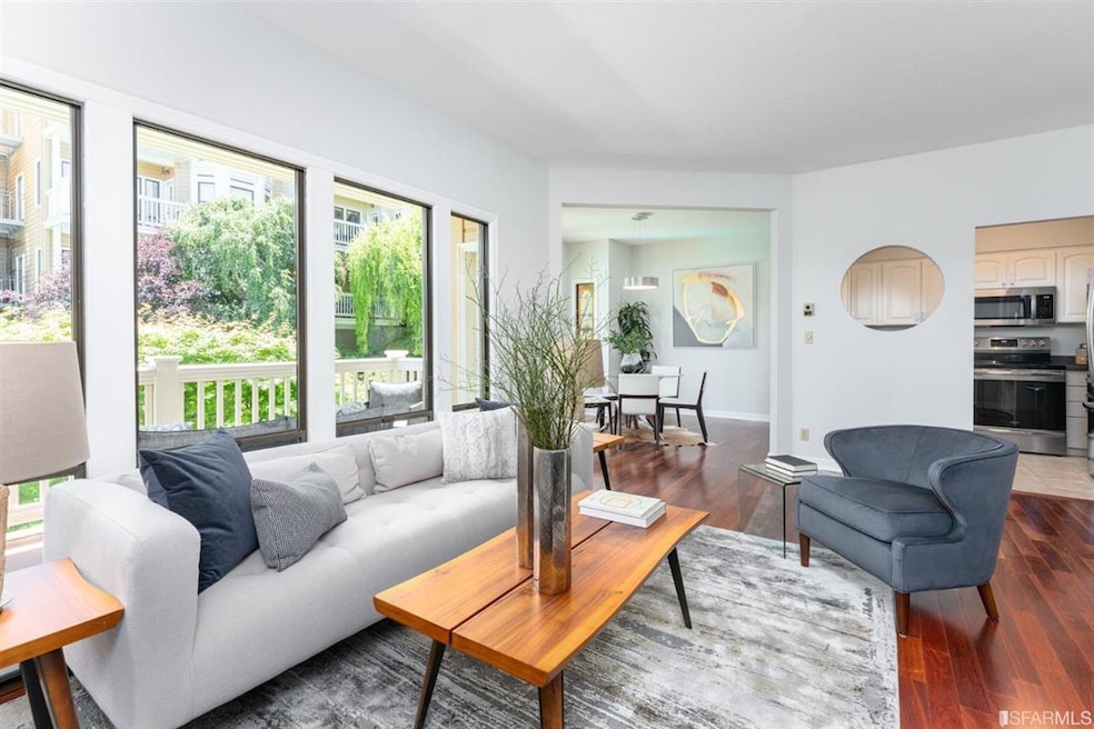 Open-concept living with great views of the courtyard and downtown!