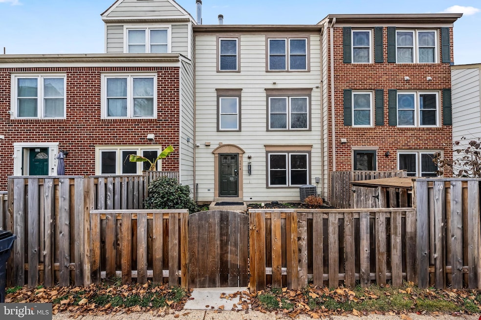 7614 Jordon Hollow Ct, Manassas, VA 20109 - photo 1