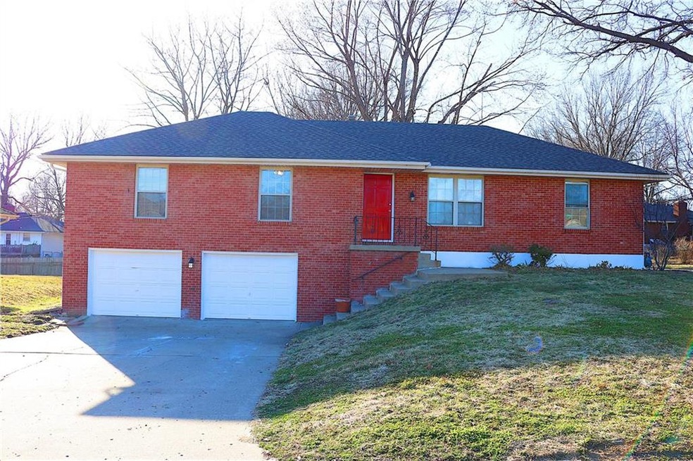 713 NW 11th St, Blue Springs, MO 64015 - photo 1