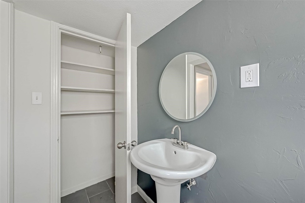 2420 Mcduffie St unit 2, Houston, TX 77019 - photo 1