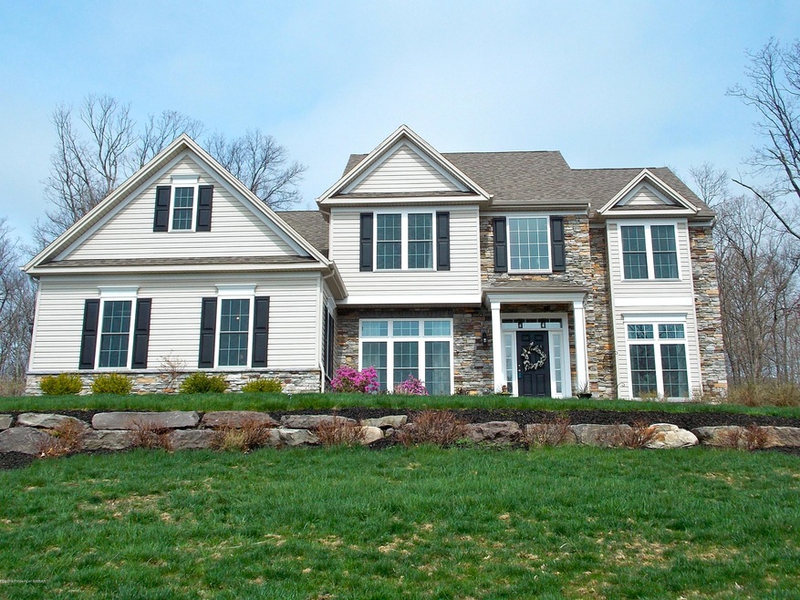 1223 Woodberry Dr, Mountain Top, PA 18707 - photo 1