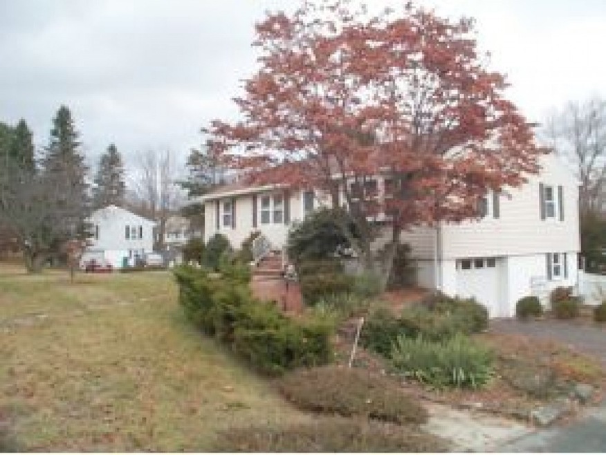 71 Lawrence Rd, Salem, NH 03079 - photo 1