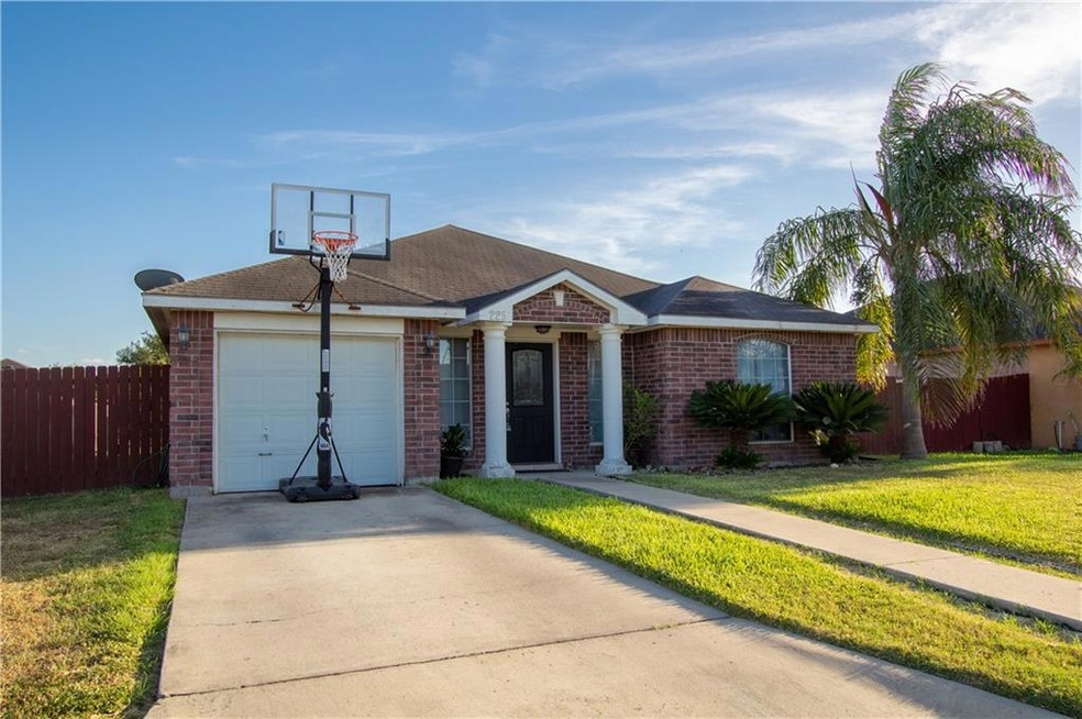 225 Caramel Dr, Alamo, TX 78516 - photo 1