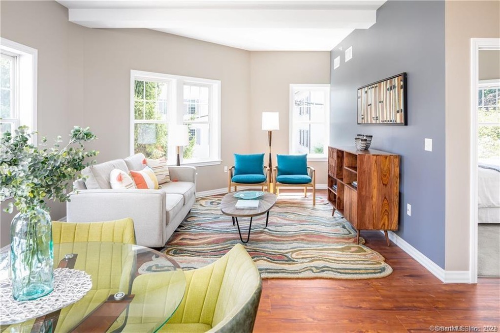 719 Post Rd unit 218, Darien, CT 06820 - photo 1