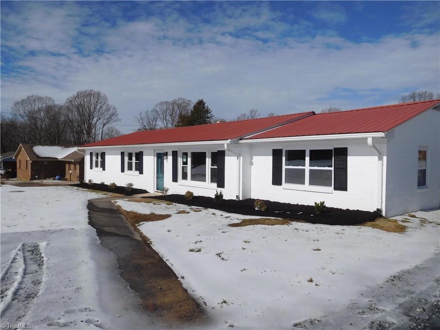 WELCOME HOME! SUPER CUTE AND SPACIOUS RANCH HOME. ALL ONE LEVEL LIVING.