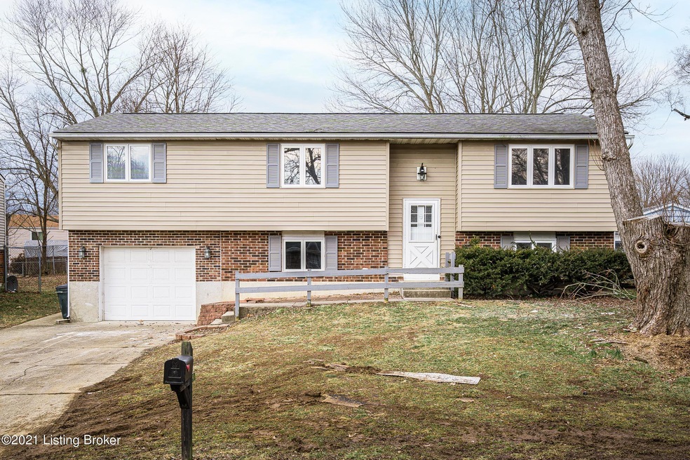 8214 Sealston Dr, Louisville, KY 40228 - photo 1