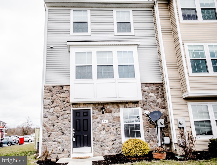 84 Lieutenant Ct, Bunker Hill, WV 25413 - photo 1