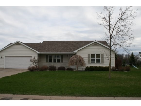 W5878 Sweet Pea Dr, Appleton, WI 54915 - photo 1