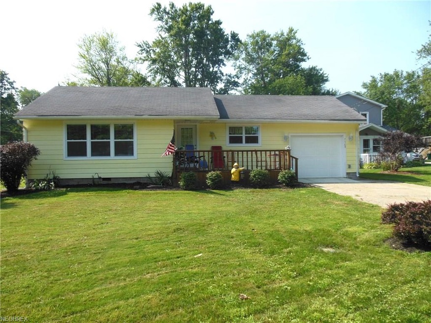 Two Bedroom Ranch with views of Lake Erie Views & 