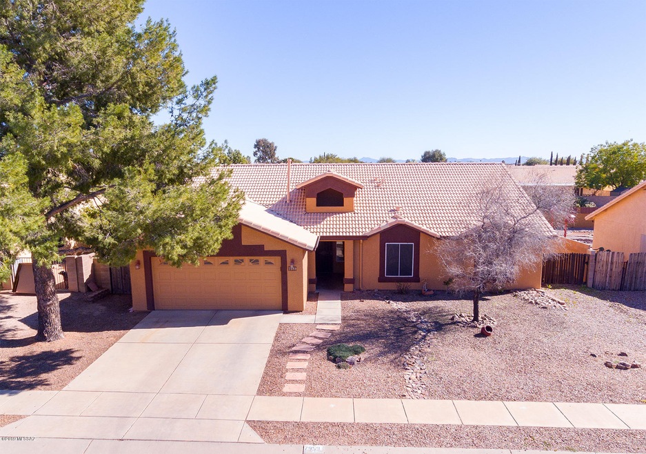4 Br in desirable neighborhood!