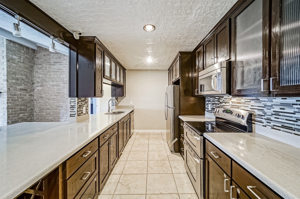 16614 Townes Rd, Friendswood, TX 77546 - photo 1