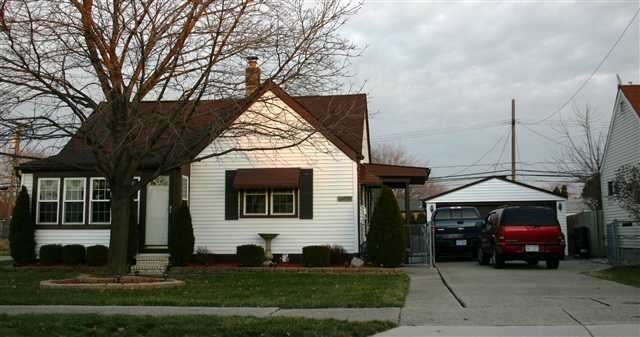 WHAT A DOLL HOUSE!! GREAT STARTER HOME!! UPDATED!! UPDATED, KITCHEN, KITCHEN CERAMIC  FLOOR, APPLIANCES, FURNACE, CENTRAL AIR, BATHROOM UPDATED WITH JACC-STYLE TUB, ALSO UPDATED WINDOWS, ENTRY DOORS, LIGHTING, LANDSCAPE AND PATIO! FRONT HUGE FENCED Y