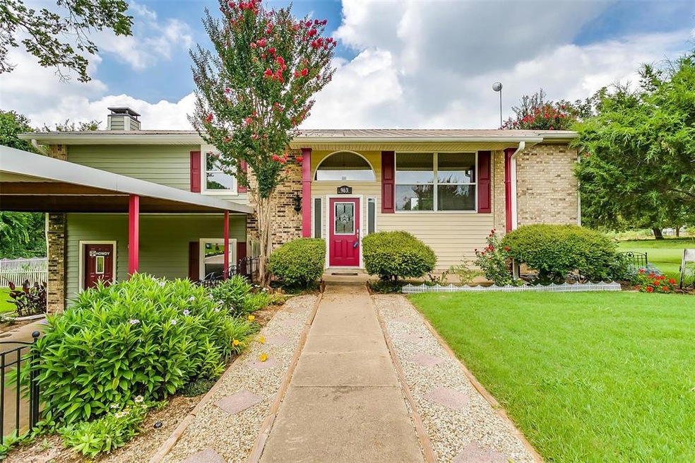 903 Lakeview Dr, Joshua, TX 76058 - photo 1