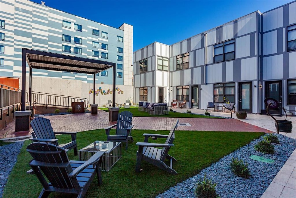 400 E Locust St unit 102, Des Moines, IA 50309 - photo 1