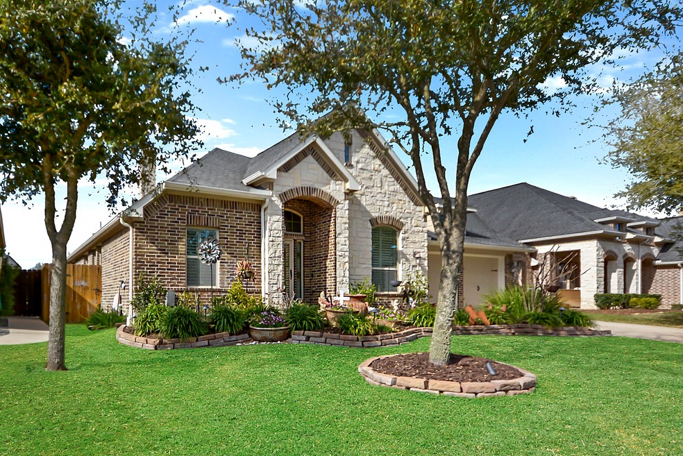 Welcome Home to  Hollycrest Drive!!! Over 3000 sq. ft. all on 1 level!