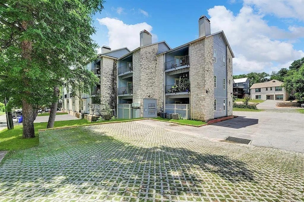 3111 Tom Green St unit 204, Austin, TX 78705 - photo 1