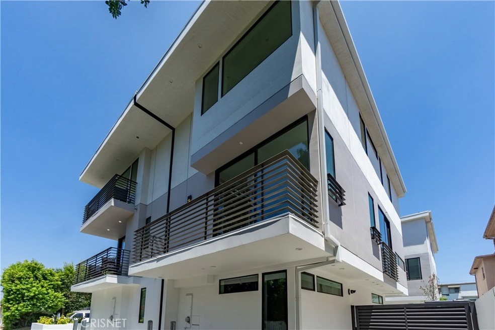 Sold $900,000 • Co-Listing Agent