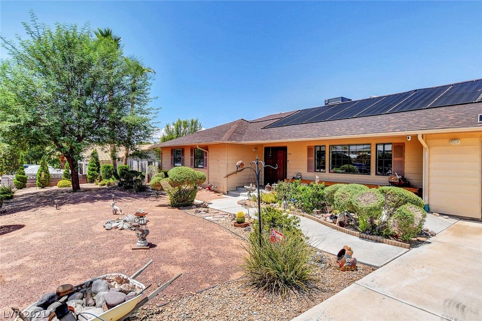 Xeriscape front & rear, auto sprinkler