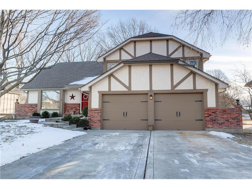 1021 Brookside Dr, Raymore, MO 64083 - photo 1