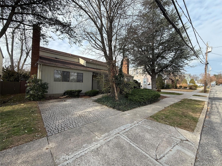 35 A S Norwood Rd unit A, Sands Point, NY 11050 - photo 1