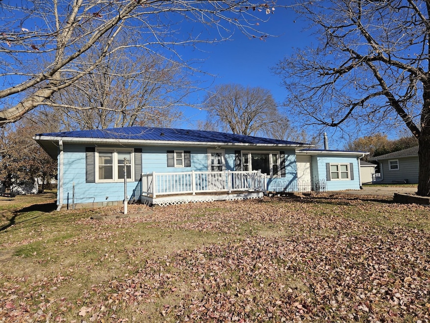 313 E 3rd St, Wilton, IA 52778 - photo 1