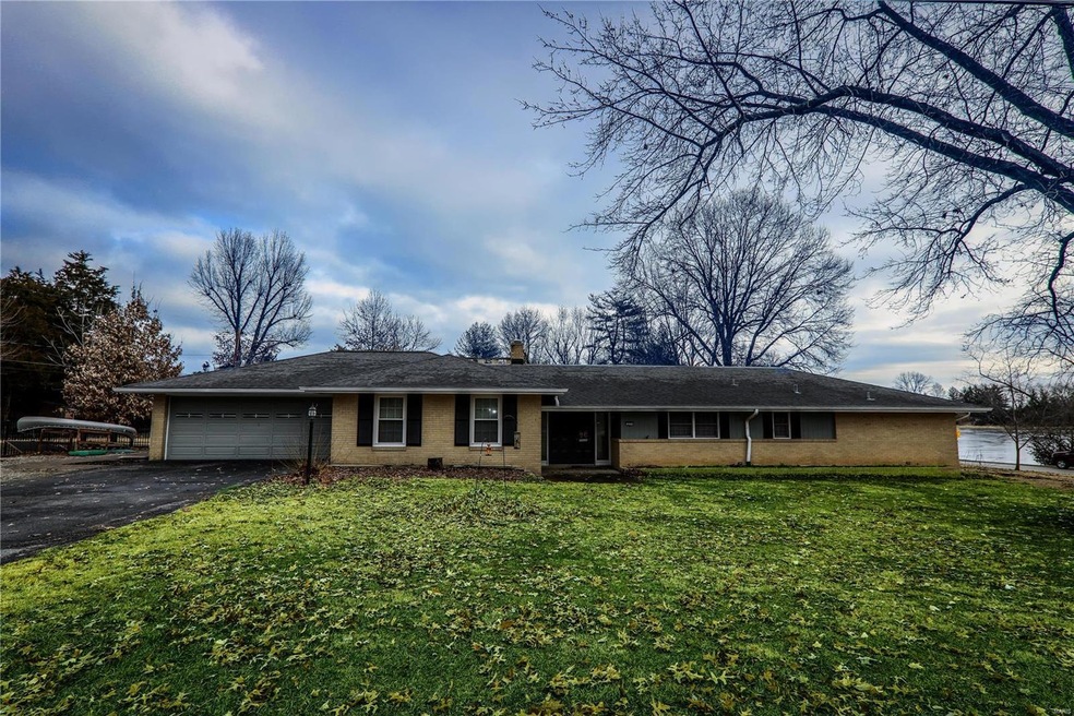 237 Lakeview Acres Dr, Collinsville, IL 62234 - photo 1