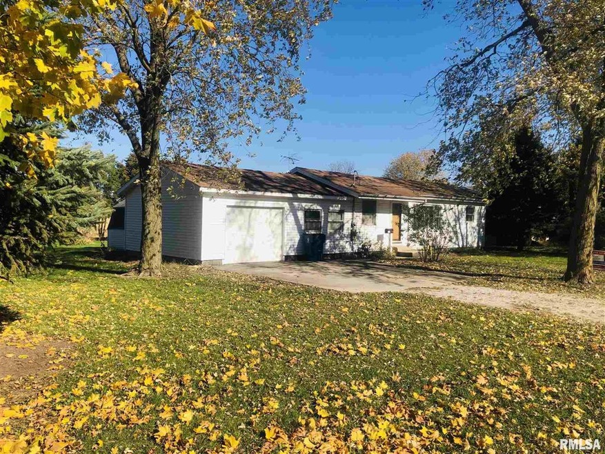 118 Clark St, Chenoa, IL 61726 - photo 1