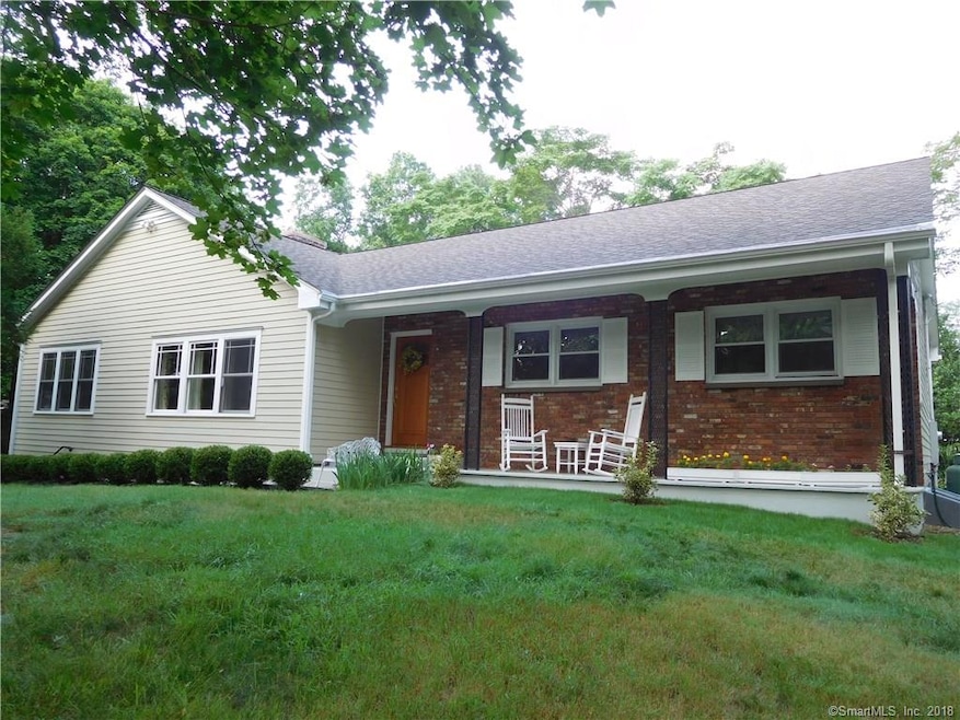 1 Queens Ln, Darien, CT 06820 - photo 1