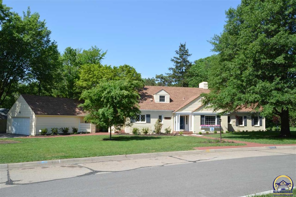 1551 SW Westover Rd, Topeka, KS 66604 - photo 1