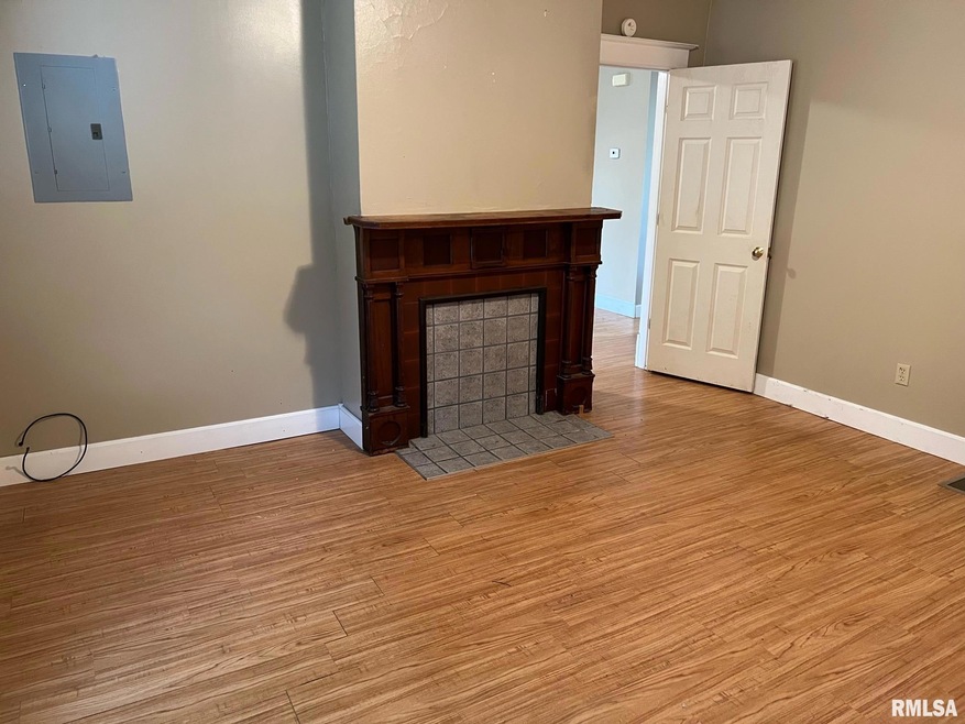 929 Bridge Ave, Davenport, IA 52803 - photo 1