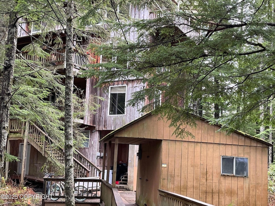 Olsen - 772 Amundsen Way - Exterior