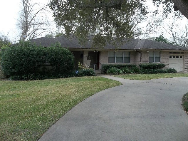 2104 Marguerite St, Bay City, TX 77414 - photo 1