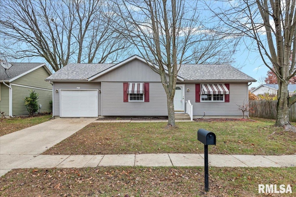 25 Elm Tree Ct, Taylorville, IL 62568 - photo 1