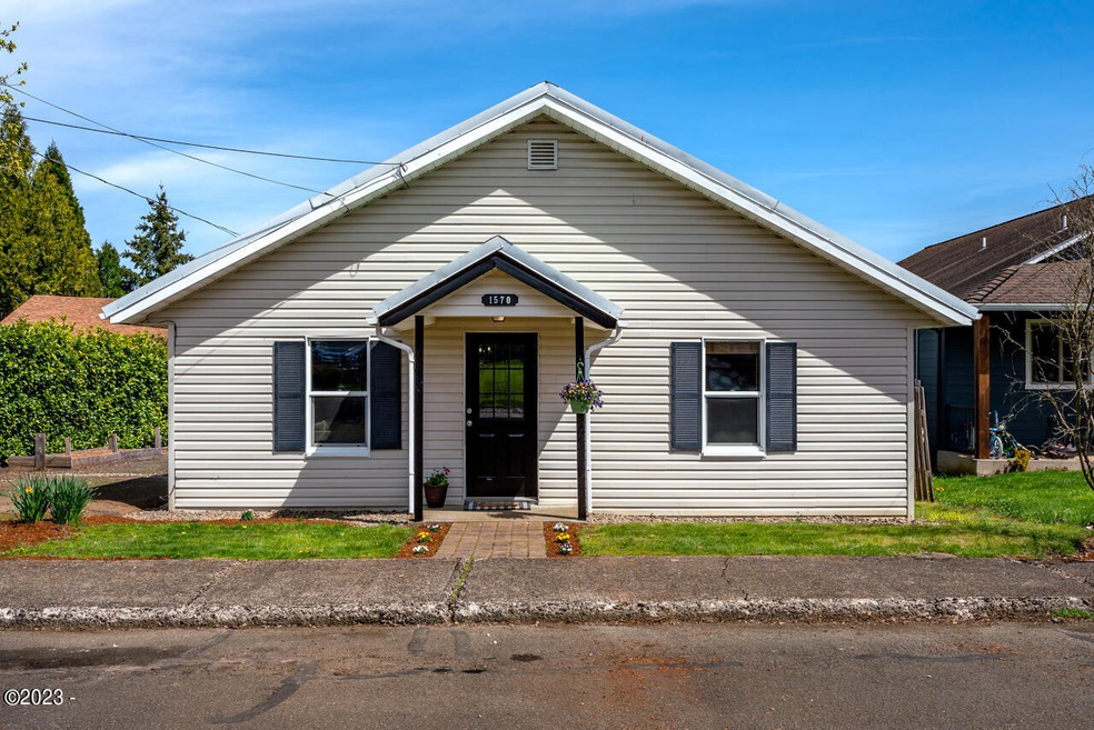 1570 SW Hill St Ext MLS 1