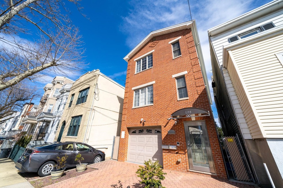 Sold $1,100,000 • Co-Listing Agent