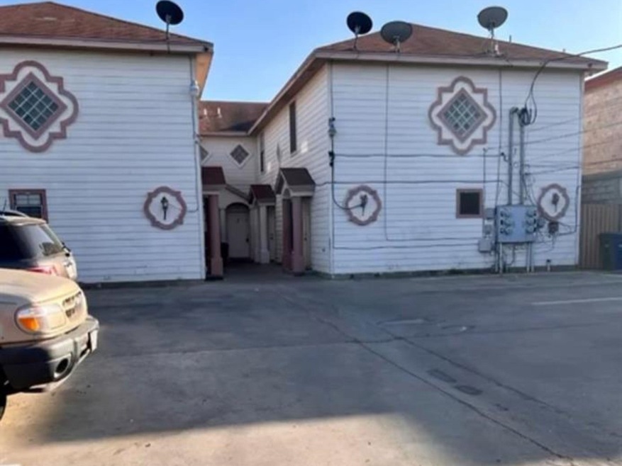 2803 Bayard St unit 6, Laredo, TX 78046 - photo 1