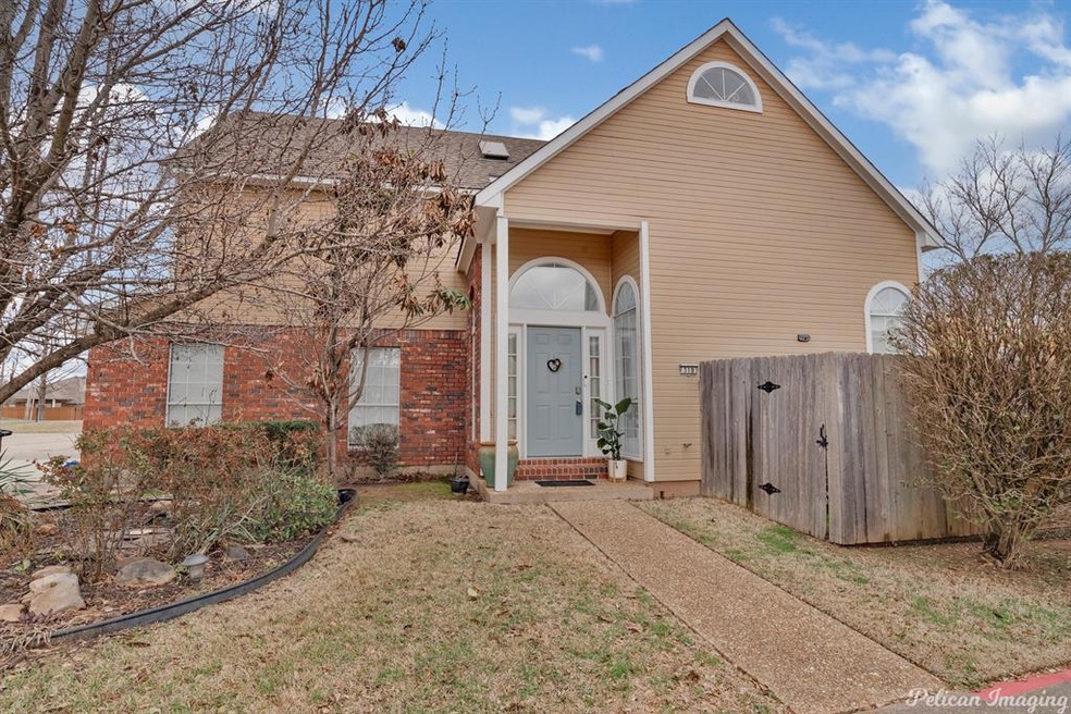 Lovely 2 story townhouse on corner lot with fresh 