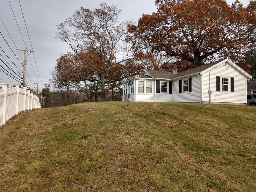 932 Webster St, Hanover, MA 02339 - photo 1