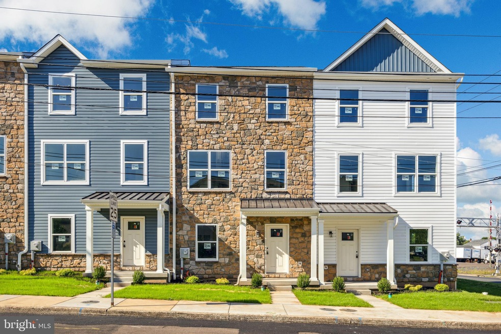 498 N 2nd St, Souderton, PA 18964 - photo 1