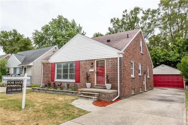 Super Cute Curb Appeal!