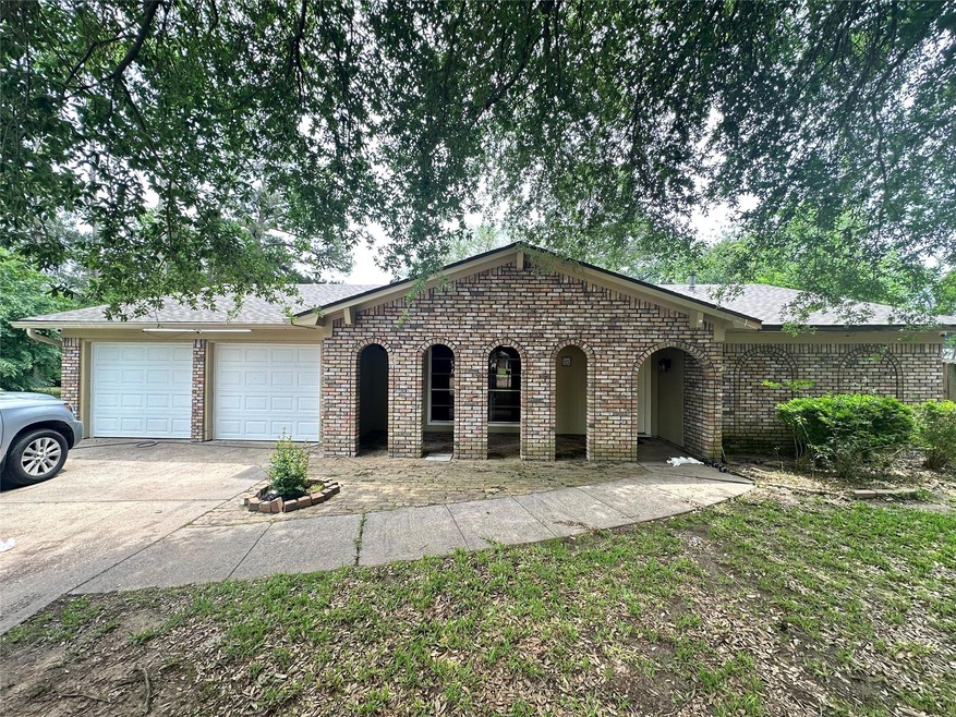 Ranch-style house with driveway, brick siding, and