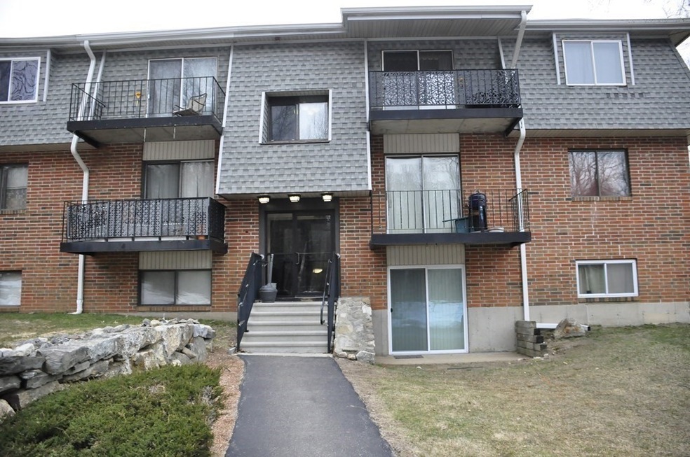 176 Maple Ave unit 4-24, Rutland, MA 01543 - photo 1