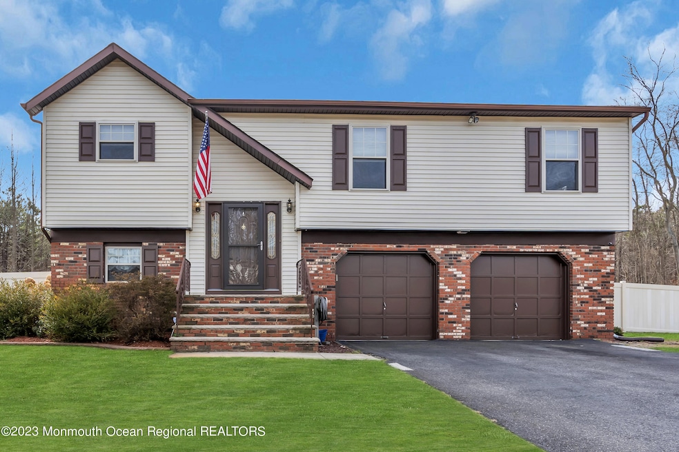 15 Hedgewood Rd, Howell, NJ 07731 - photo 1