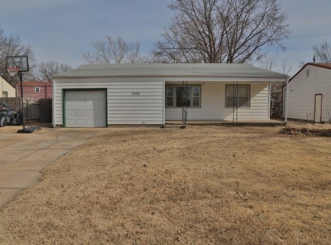 Large Front Yard!
